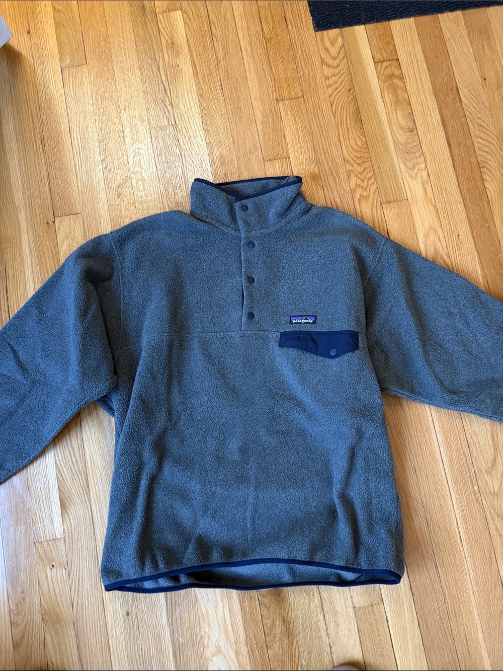 Patagonia Men's Heathered Gray Snap Pullover Fleece with Navy Trim